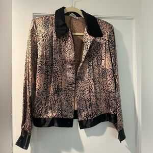 Neiman Marcus 100% silk patterned top